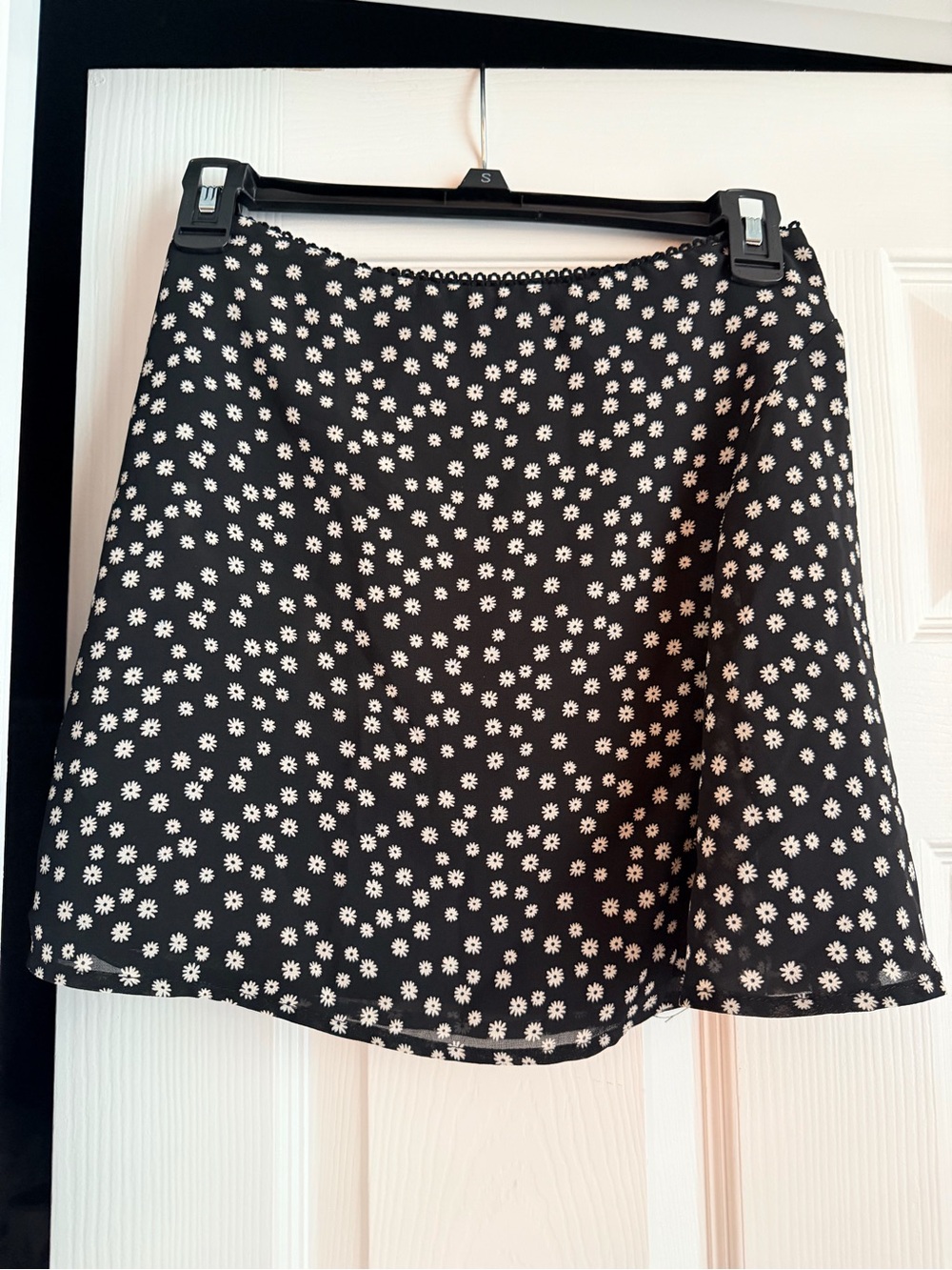 Forever 21 Black and White Daisy A-Line Skirt